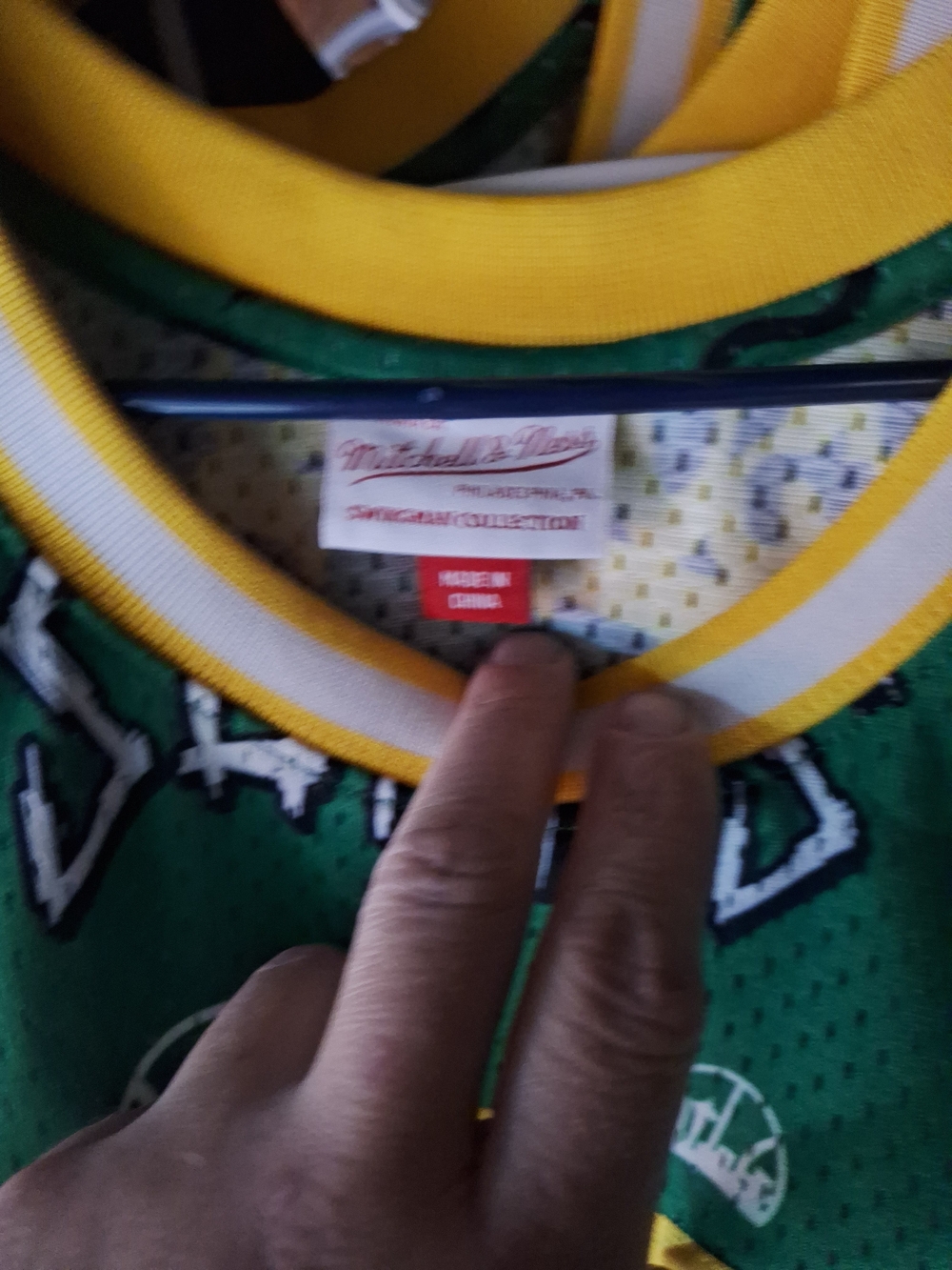 Mitchell & Ness Seattle Sonics Gary Payton Green and Yellow #20 Graphic Jersey - Picture 3 of 5